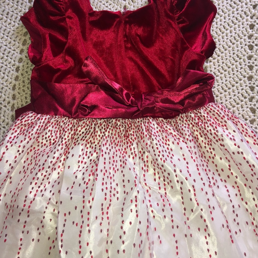 Beautiful red velvet and white dress - Picture 5 of 5